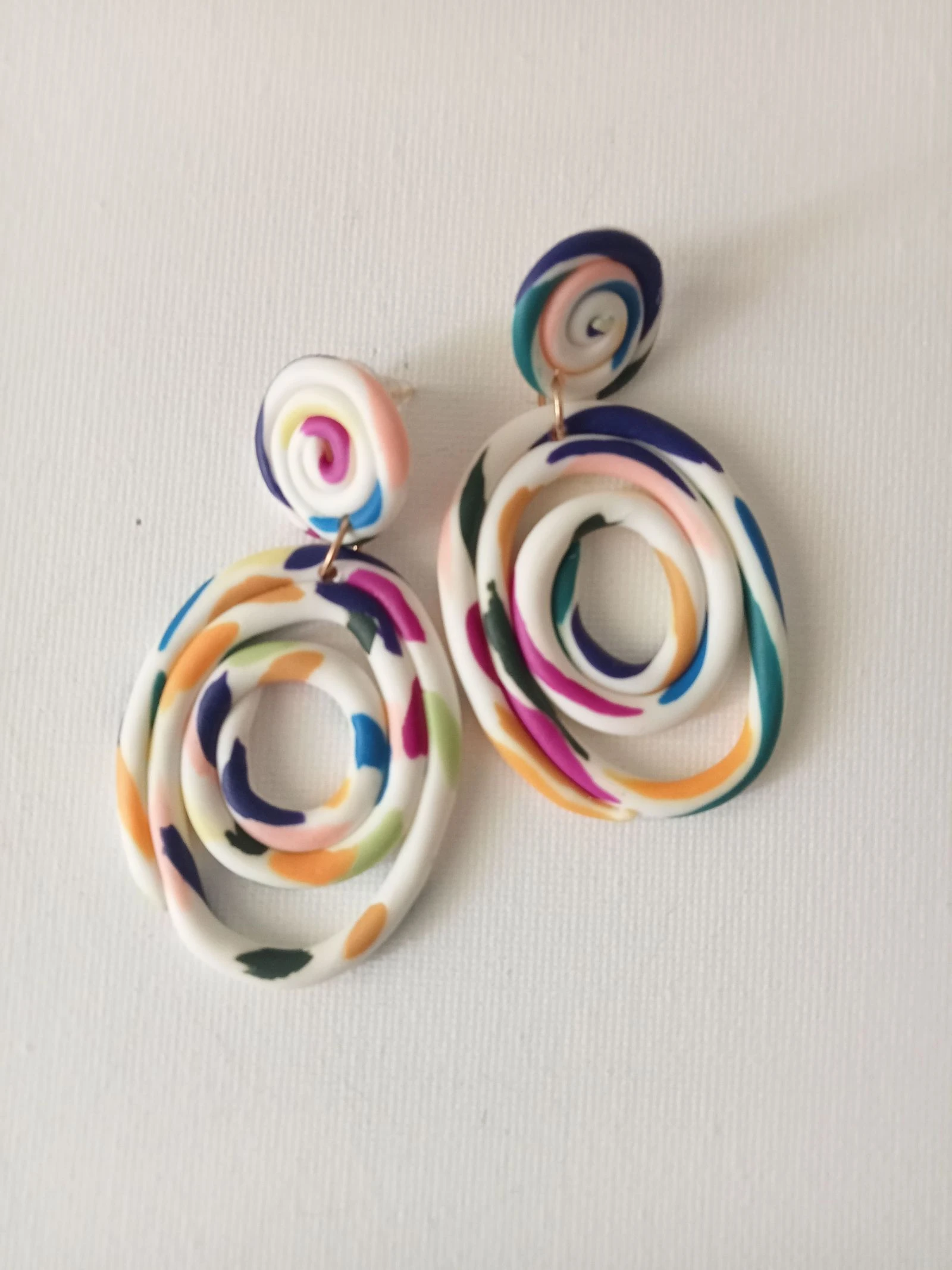 Pendientes circulares multicolor 